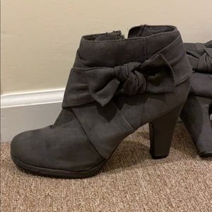 Rampage Grey Faux Suede booties with bow size 7.5